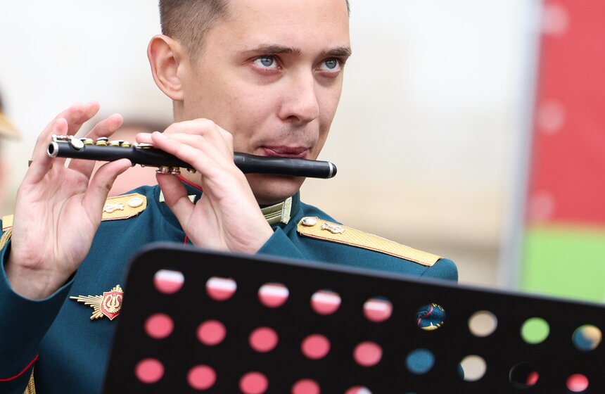 Военный оркестр МВО выступил в музее-заповеднике "Царицыно" 21 фото