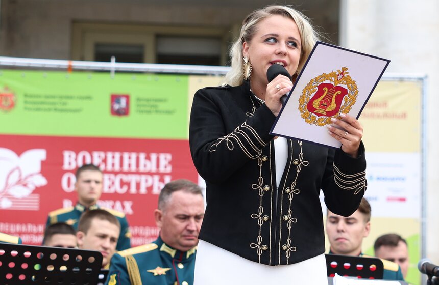 Военный оркестр МВО выступил в музее-заповеднике "Царицыно" 3 фото