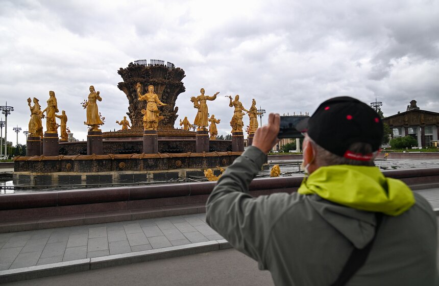 Фонтан "Дружба народов" на ВДНХ промыли перед Днем города 20 фото