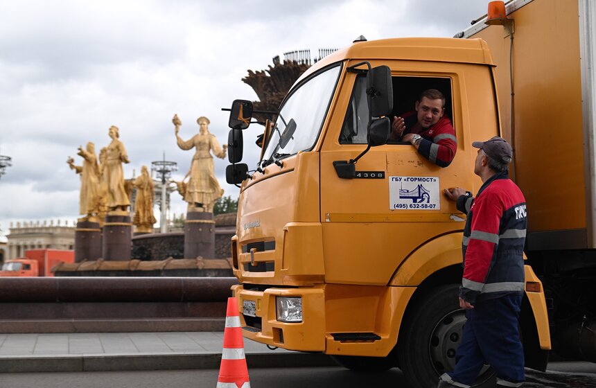 Фонтан "Дружба народов" на ВДНХ промыли перед Днем города 2 фото