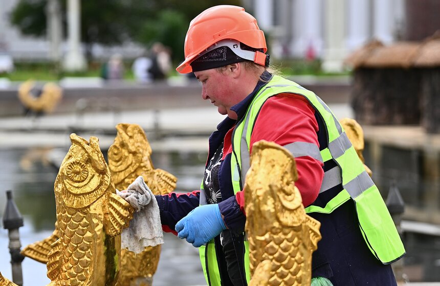 Фонтан "Дружба народов" на ВДНХ промыли перед Днем города 8 фото