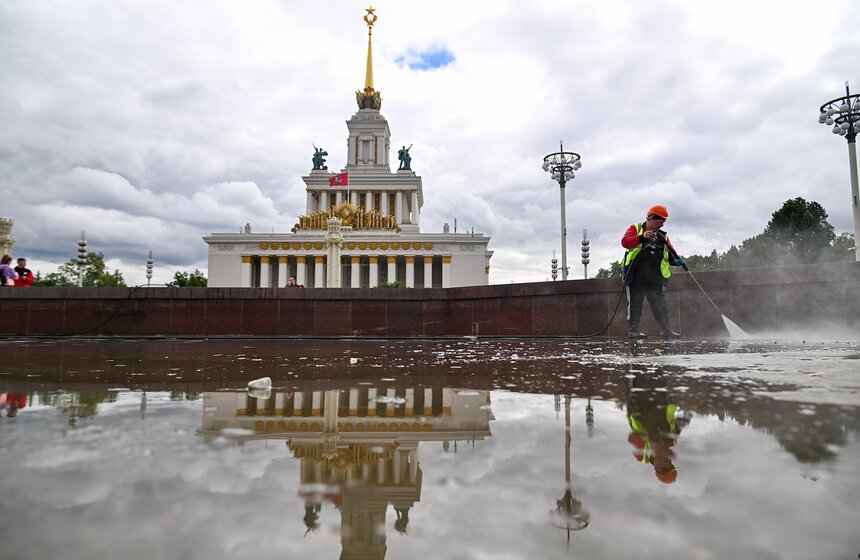 Фонтан "Дружба народов" на ВДНХ промыли перед Днем города 22 фото