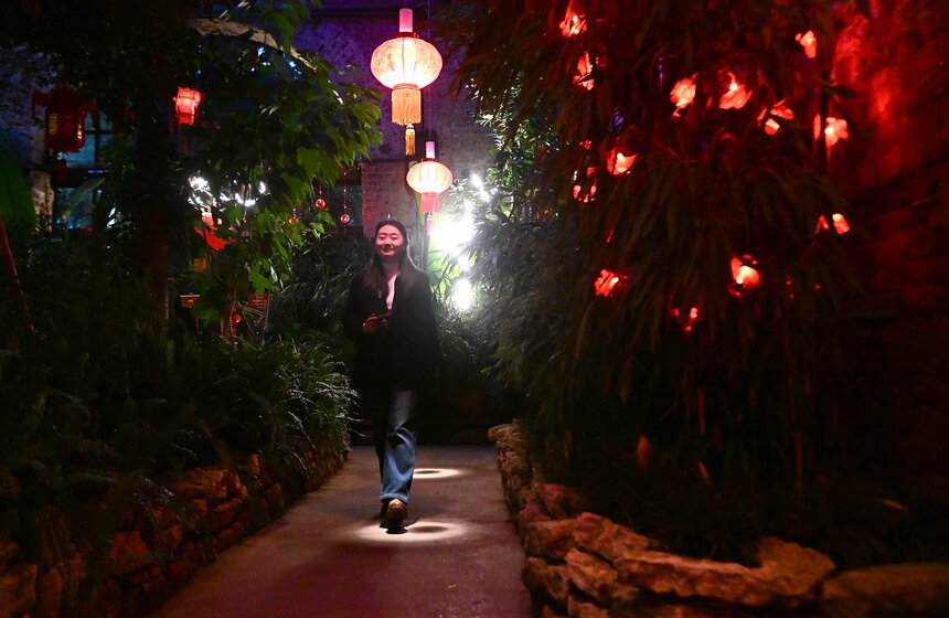 "Аптекарский огород" украсили к фестивалю китайского Нового года 16 фото