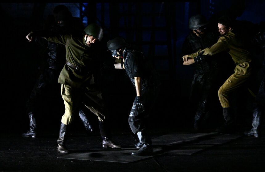 Память героев Сталинградской битвы почтили в Москве 21 фото