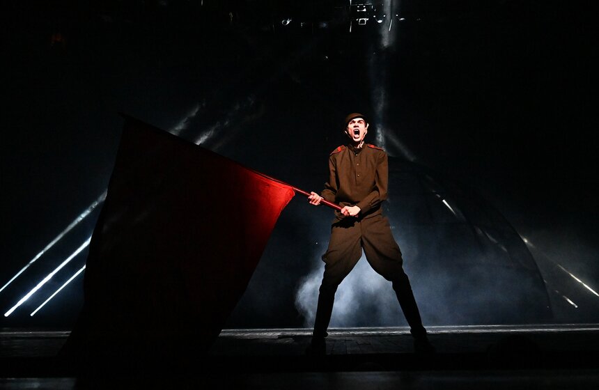 Память героев Сталинградской битвы почтили в Москве 35 фото