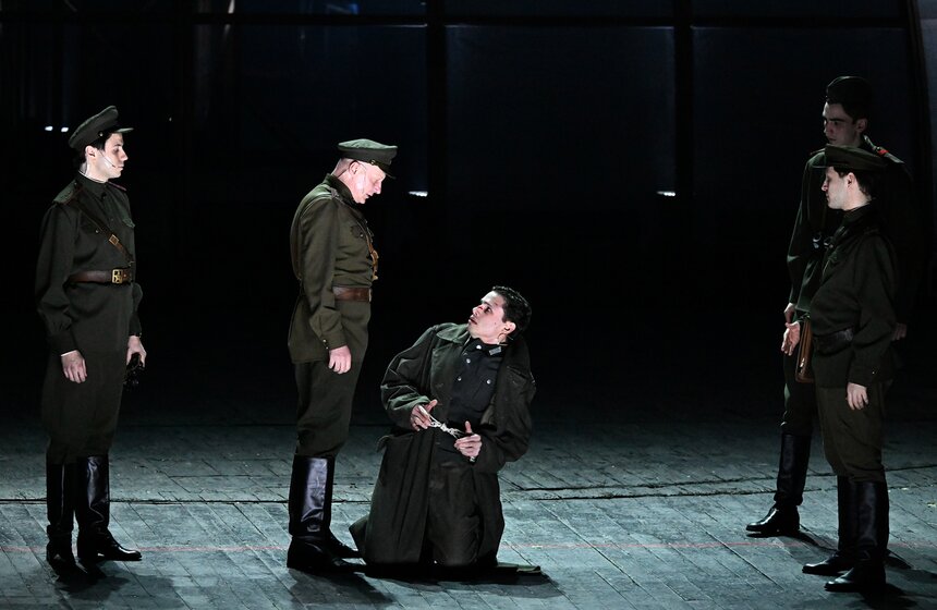 Память героев Сталинградской битвы почтили в Москве 20 фото