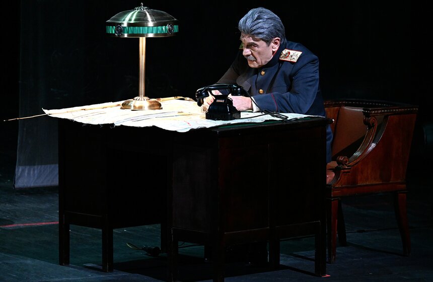 Память героев Сталинградской битвы почтили в Москве 14 фото