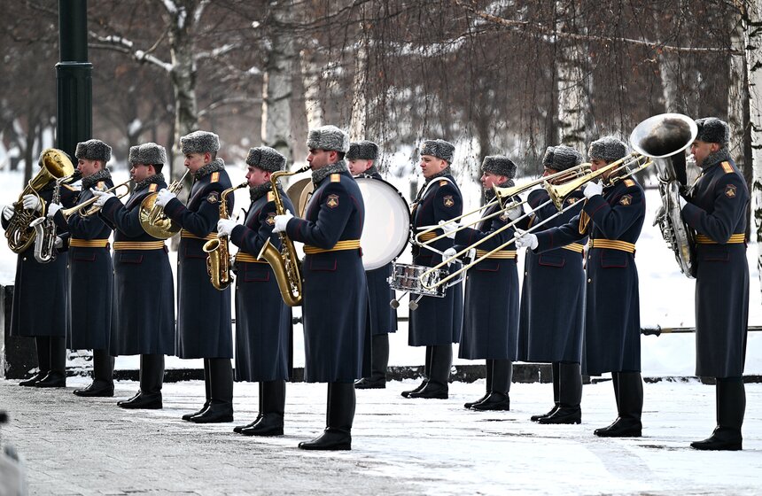 Память героев Сталинградской битвы почтили в Москве 1 фото