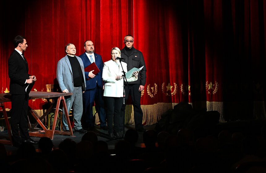 Память героев Сталинградской битвы почтили в Москве 8 фото