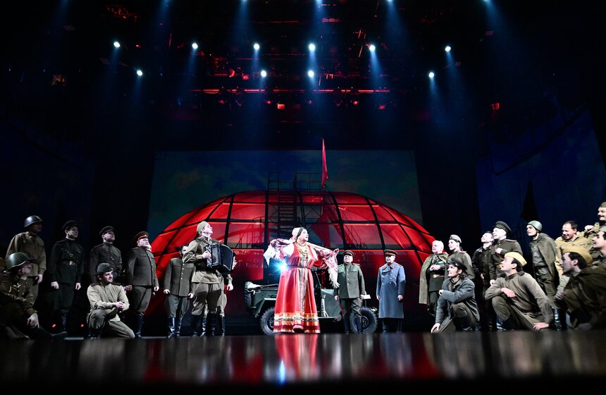 Память героев Сталинградской битвы почтили в Москве 38 фото