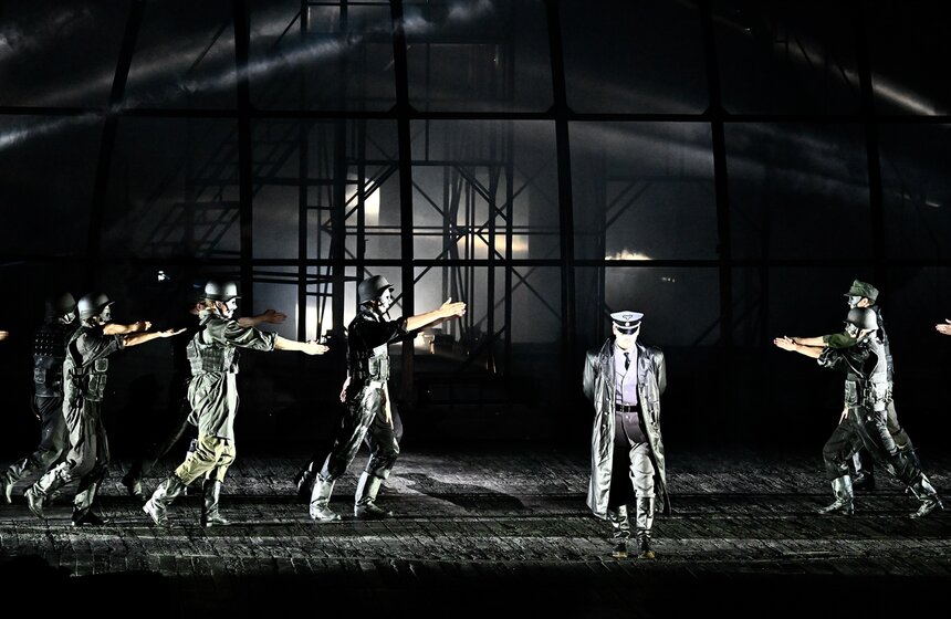 Память героев Сталинградской битвы почтили в Москве 12 фото