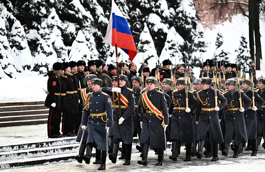 Память героев Сталинградской битвы почтили в Москве 4 фото