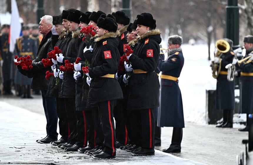 Память героев Сталинградской битвы почтили в Москве 3 фото