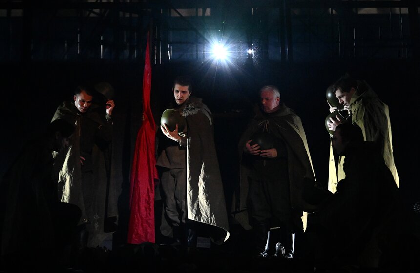 Память героев Сталинградской битвы почтили в Москве 36 фото