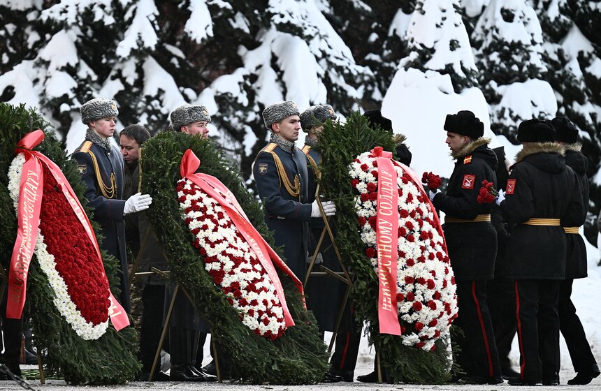 Память героев Сталинградской битвы почтили в Москве 2 фото