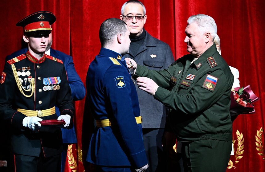 Память героев Сталинградской битвы почтили в Москве 9 фото