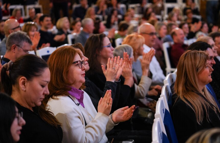 Спектакль-концерт "Бедные люди" представили в Москве 27 фото