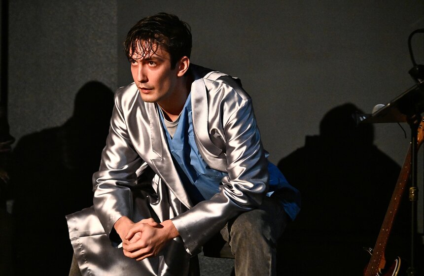 Спектакль "В тишине" по одноименной пьесе драматурга Малягина показали в Москве 11 фото