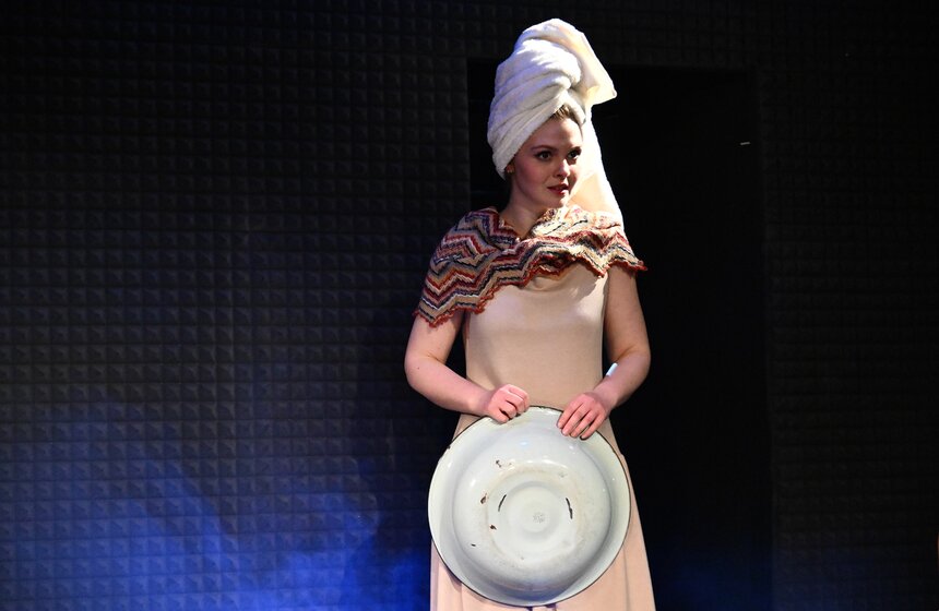 Спектакль "В тишине" по одноименной пьесе драматурга Малягина показали в Москве 26 фото