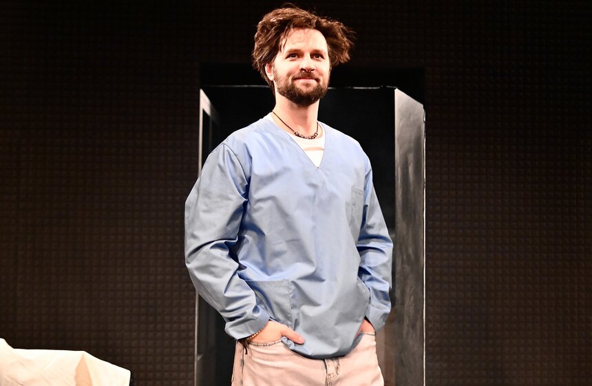 Спектакль "В тишине" по одноименной пьесе драматурга Малягина показали в Москве 10 фото