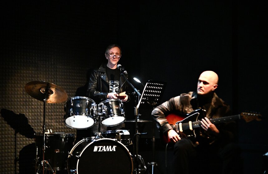 Спектакль "В тишине" по одноименной пьесе драматурга Малягина показали в Москве 12 фото