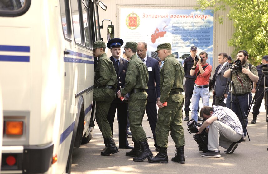 Московские призывники отправились в Президентский полк 20 фото