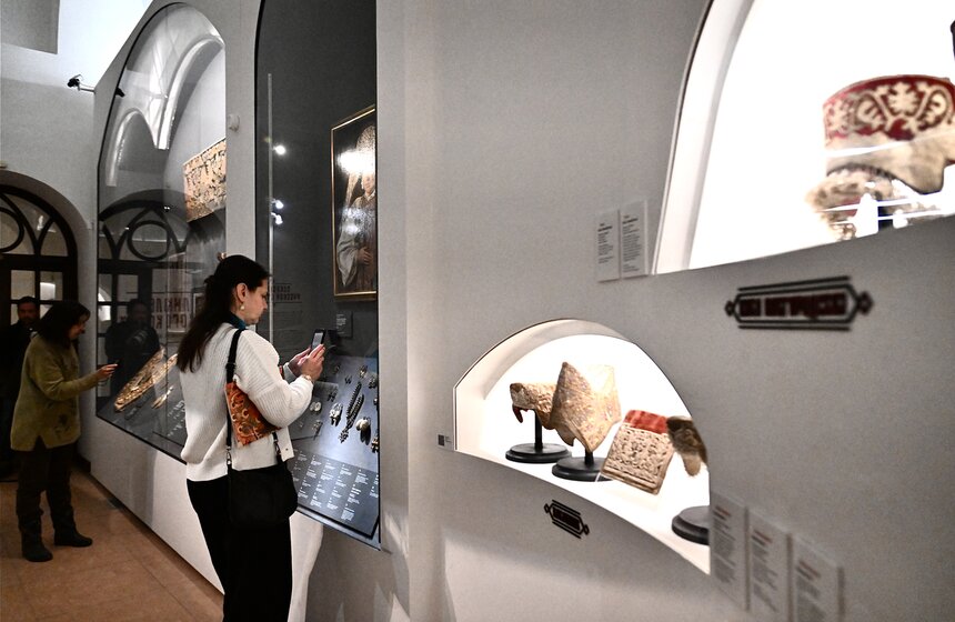 Выставка "Великолепие русского костюма" открылась в "Царицыне" 16 фото