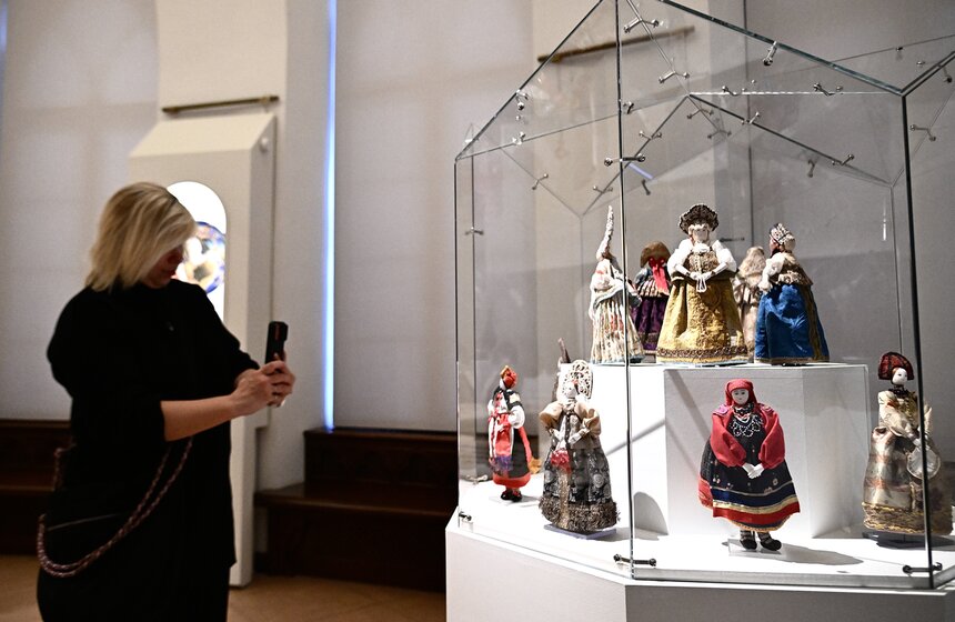 Выставка "Великолепие русского костюма" открылась в "Царицыне" 29 фото