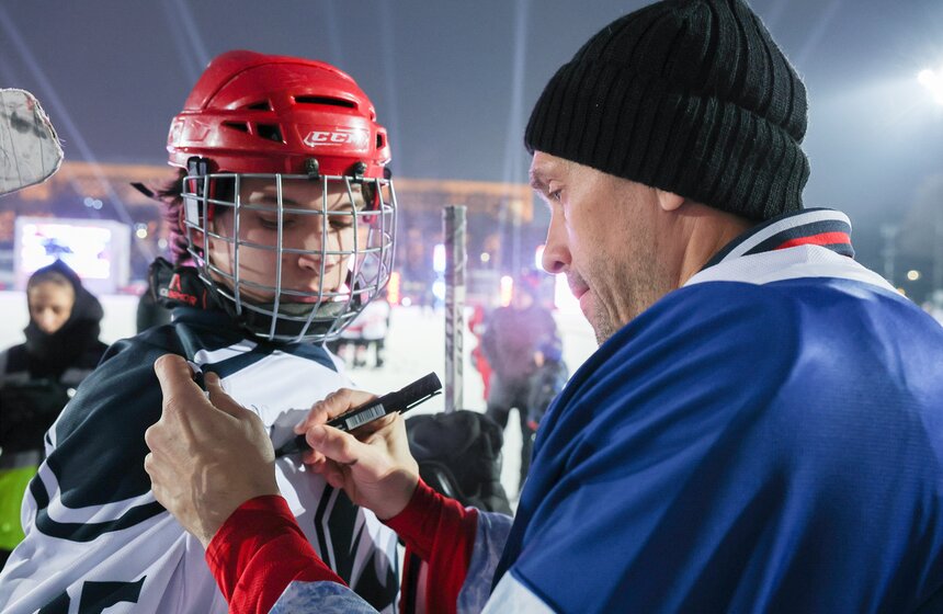 Гала-матч со звездами прошел в "Лужниках" в рамках Московской недели хоккея 32 фото