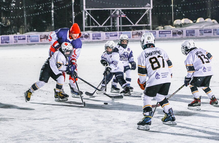 Гала-матч со звездами прошел в "Лужниках" в рамках Московской недели хоккея 15 фото