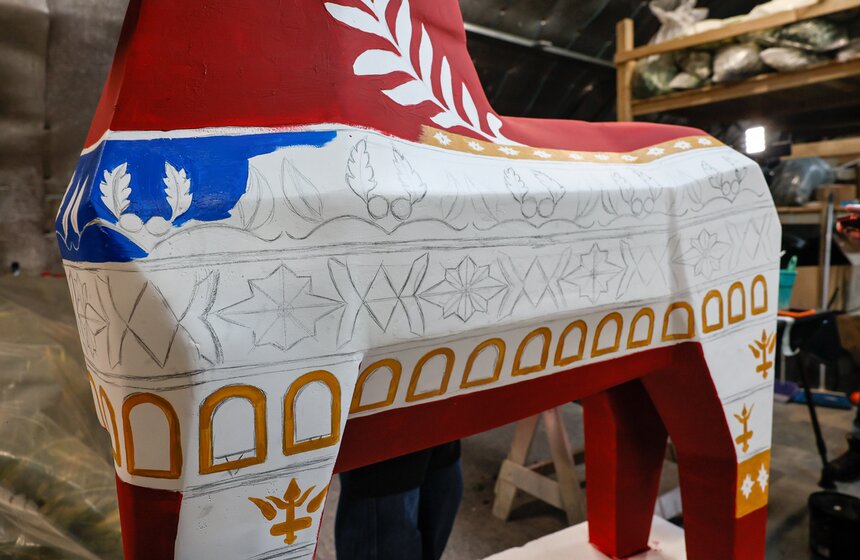 Арт-объекты для фестиваля "Масленица" начали готовить на Тверской площади 15 фото