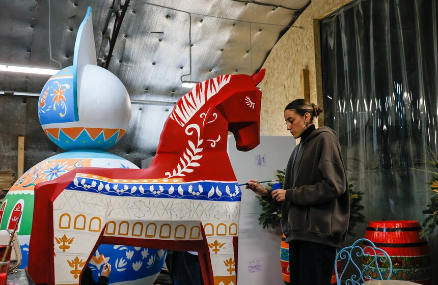 Арт-объекты для фестиваля "Масленица" начали готовить на Тверской площади 13 фото