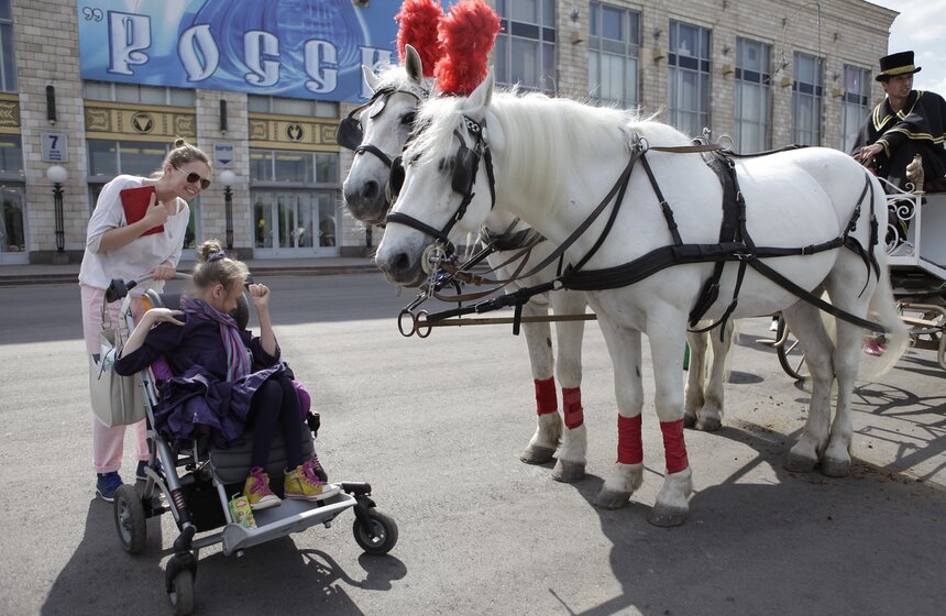 В "Лужниках" прошел фестиваль "Надежда" для детей-инвалидов 4 фото