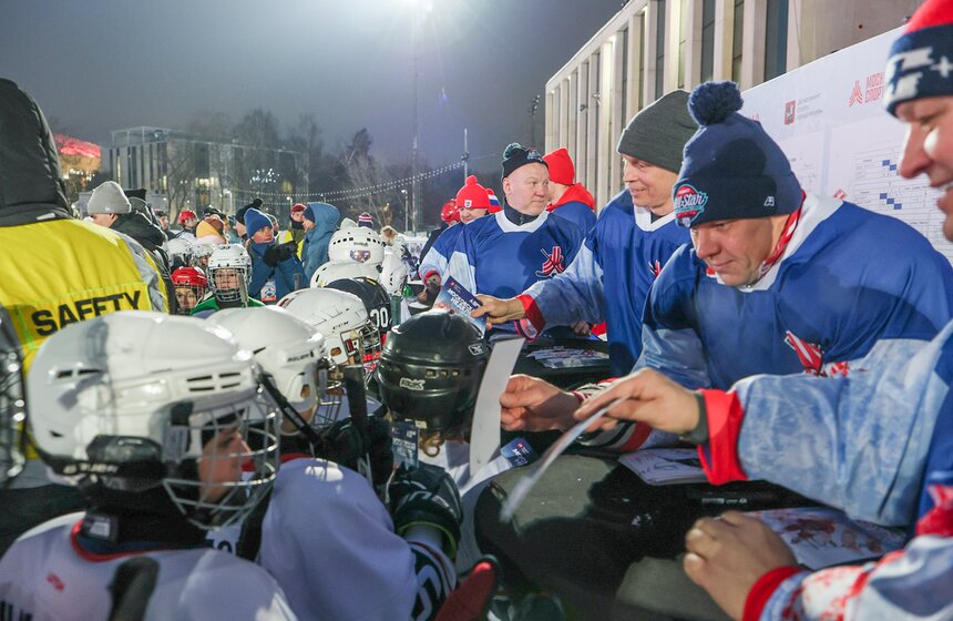 Гала-матч со звездами прошел в "Лужниках" в рамках Московской недели хоккея 24 фото