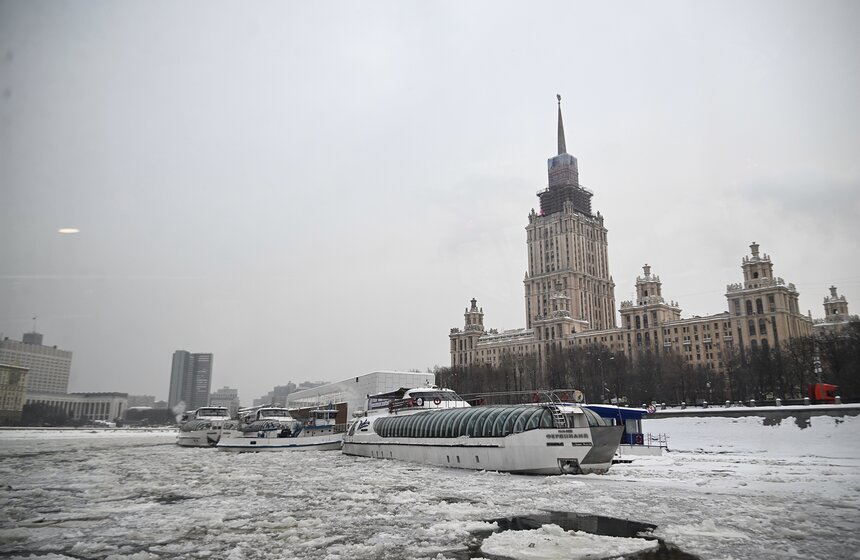 Участники "Московского долголетия" могут бесплатно посетить речные экскурсии 1 фото