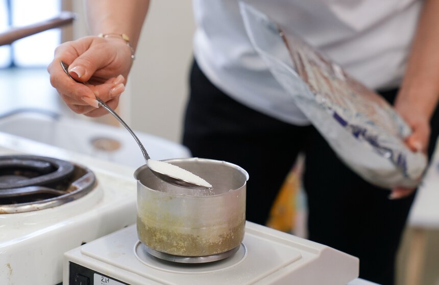 В Москве начался сбор подарков к 23 февраля для участников СВО 13 фото