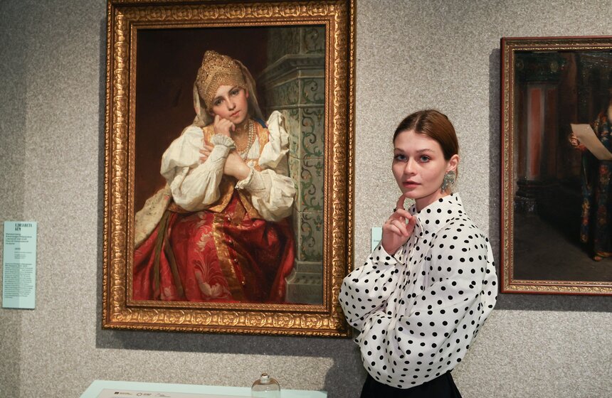 Музей русского импрессионизма представил выставку о карнавалах и маскарадах "Под маской" 21 фото