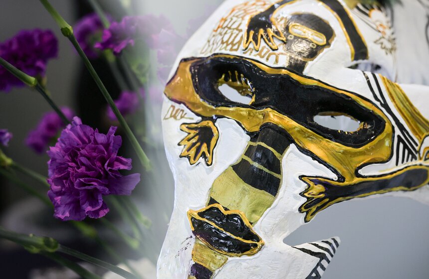 Музей русского импрессионизма представил выставку о карнавалах и маскарадах "Под маской" 38 фото