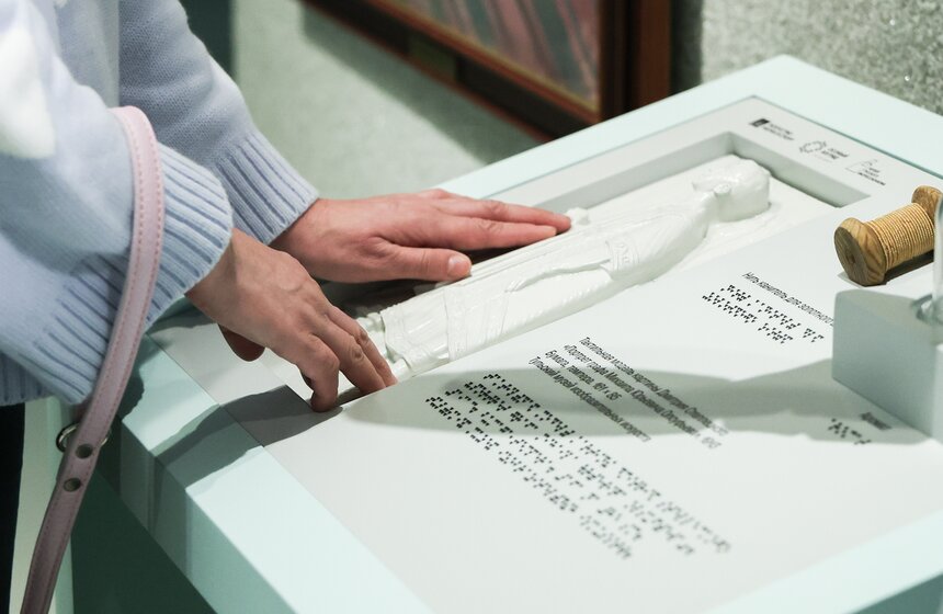 Музей русского импрессионизма представил выставку о карнавалах и маскарадах "Под маской" 15 фото