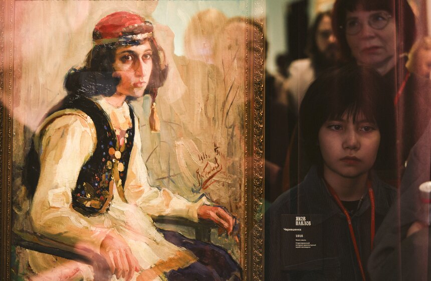 Музей русского импрессионизма представил выставку о карнавалах и маскарадах "Под маской" 29 фото