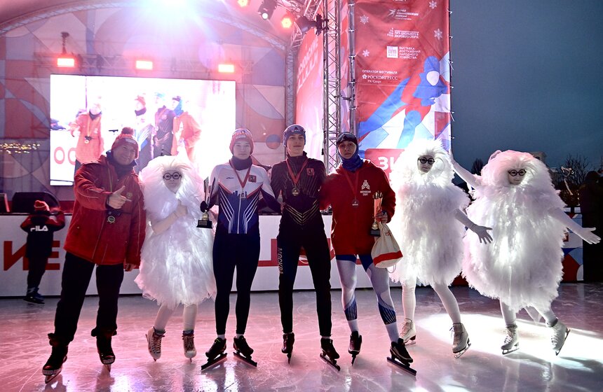 Массовый забег на коньках "Московские молнии" прошел на катке ВДНХ 33 фото