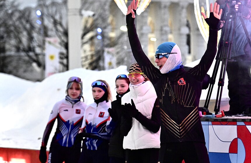 Массовый забег на коньках "Московские молнии" прошел на катке ВДНХ 30 фото