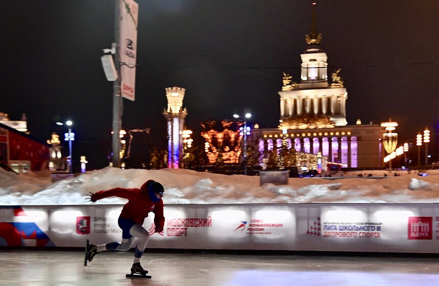 Массовый забег на коньках "Московские молнии" прошел на катке ВДНХ 18 фото