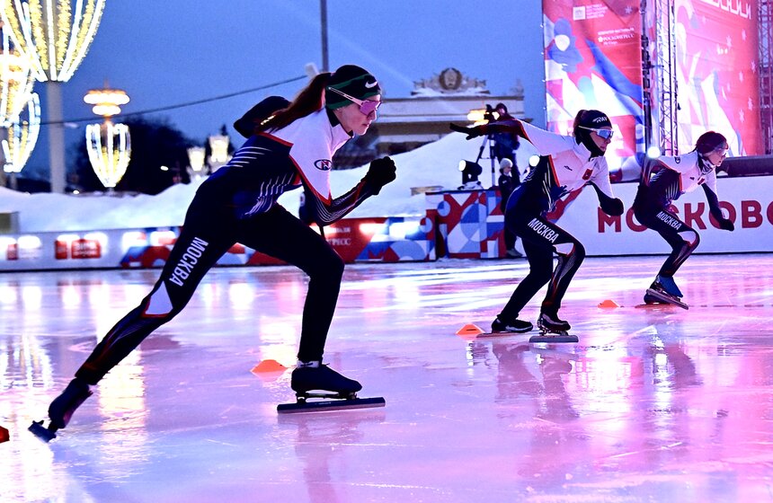 Массовый забег на коньках "Московские молнии" прошел на катке ВДНХ 13 фото