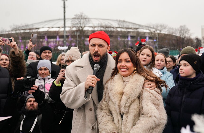 Церемонии бракосочетания впервые прошли на катке в "Лужниках" 3 фото