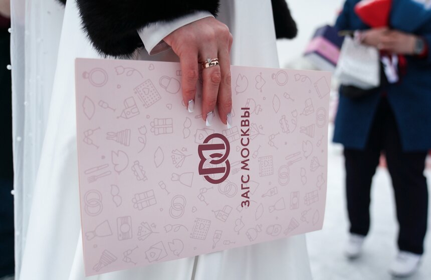 Церемонии бракосочетания впервые прошли на катке в "Лужниках" 30 фото