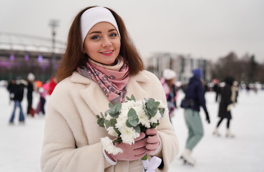 Церемонии бракосочетания впервые прошли на катке в "Лужниках" 15 фото