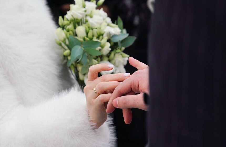 Церемонии бракосочетания впервые прошли на катке в "Лужниках" 22 фото