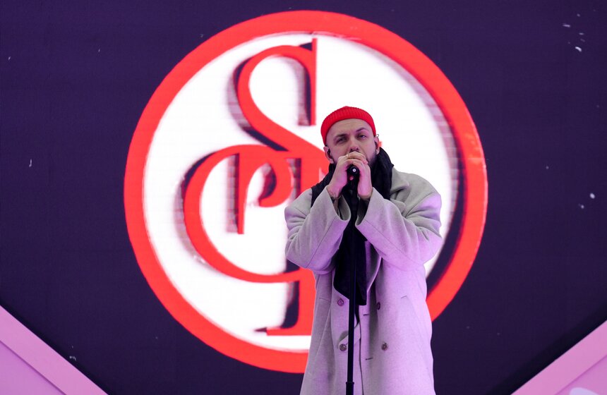 Церемонии бракосочетания впервые прошли на катке в "Лужниках" 2 фото