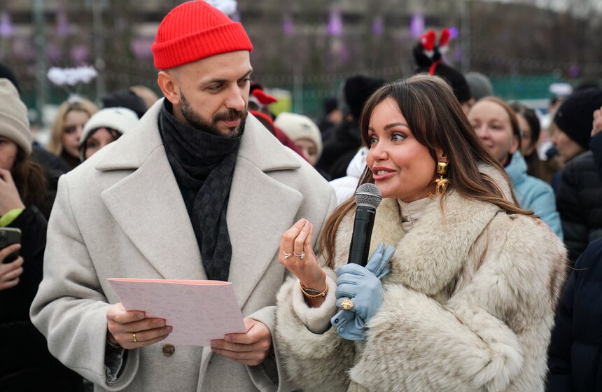 Церемонии бракосочетания впервые прошли на катке в "Лужниках" 4 фото